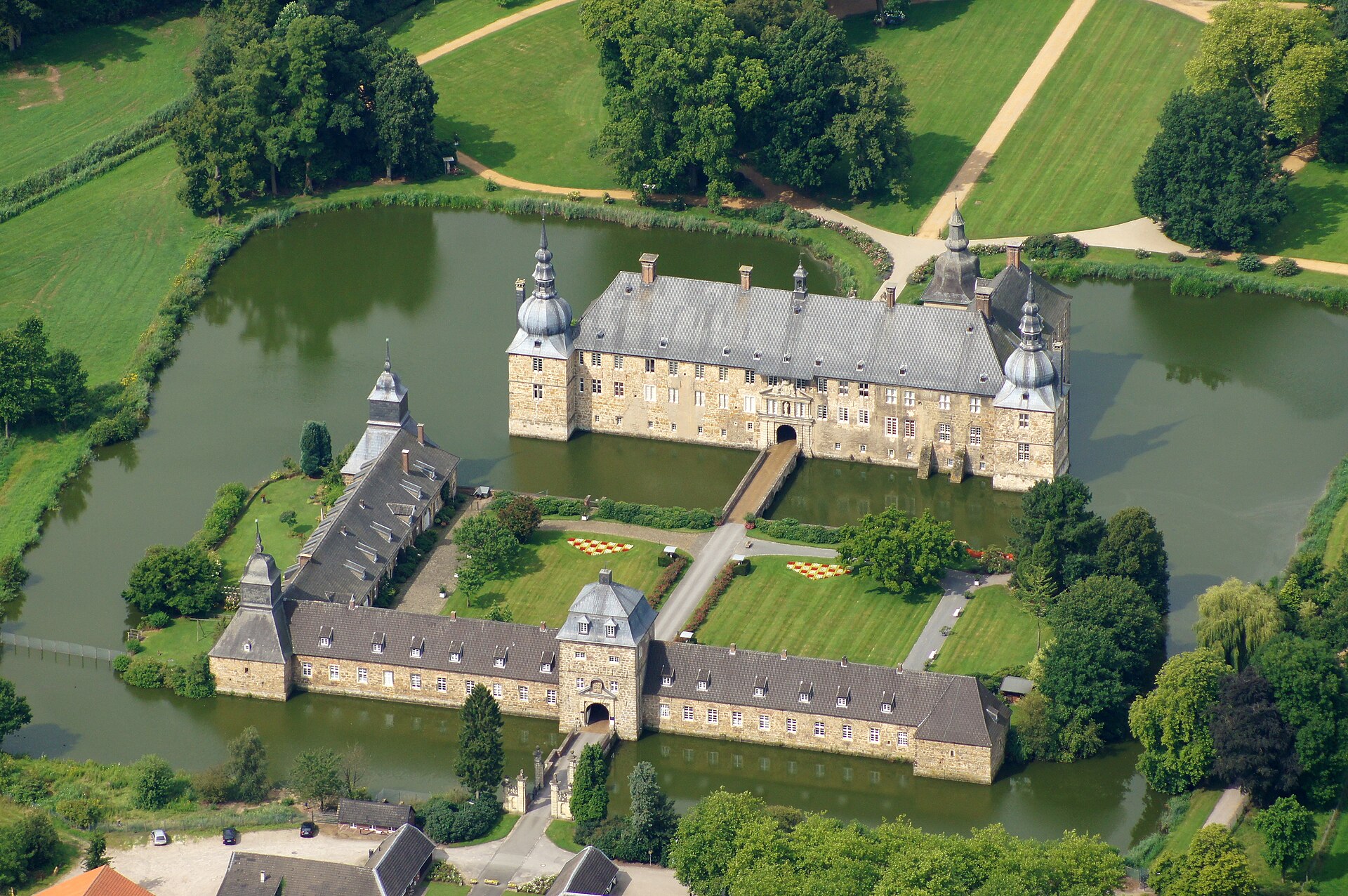 Schloss und Parkanlage